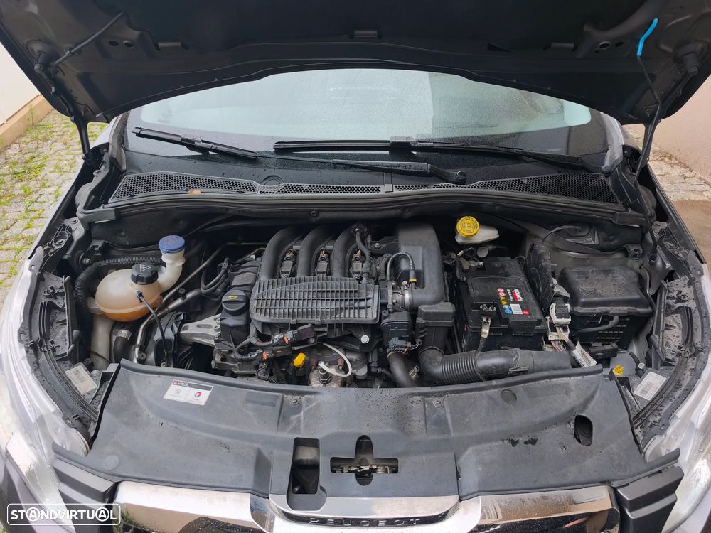 Peugeot 2008 1.2 PureTech Allure - 28