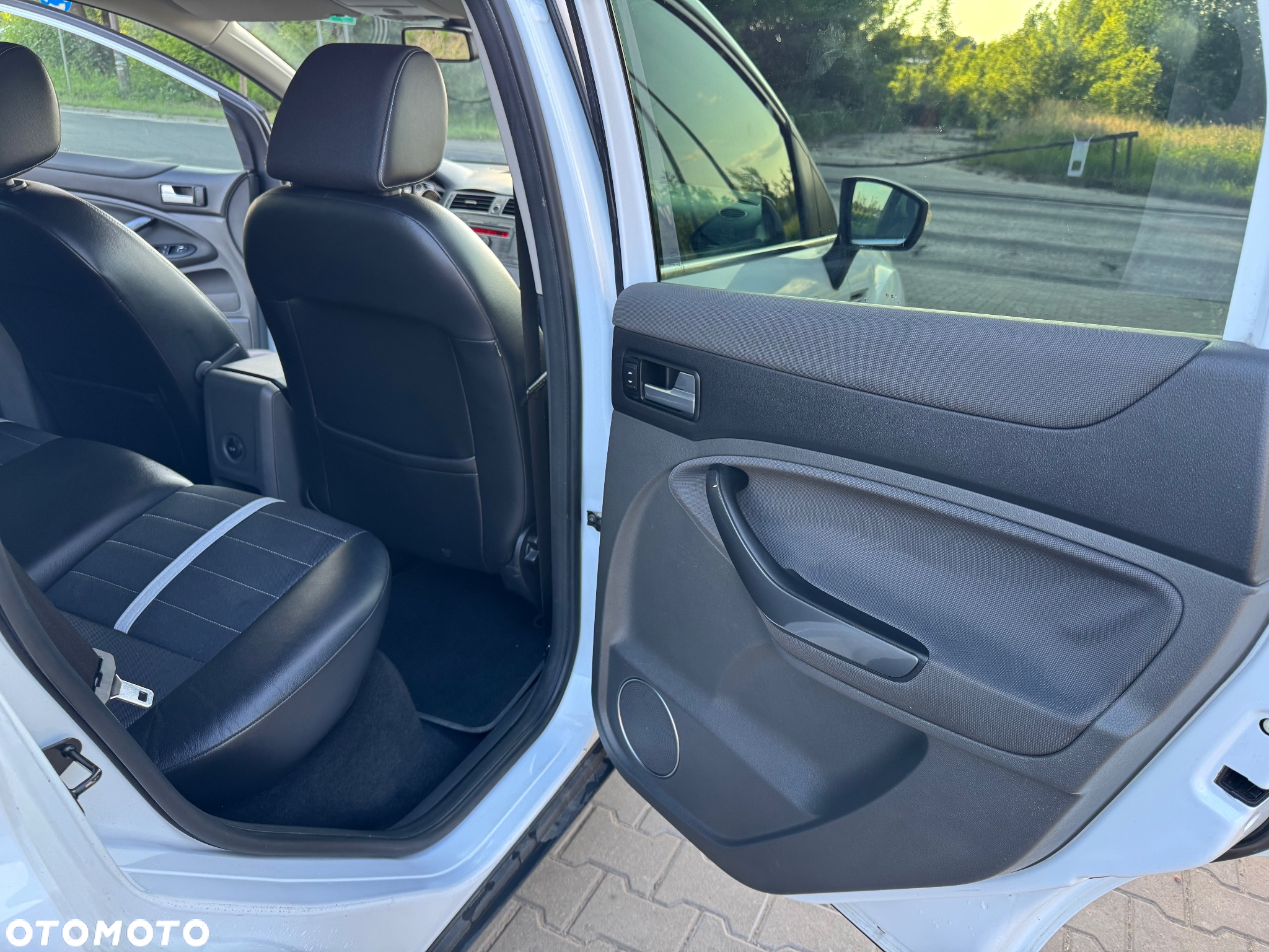 Ford Kuga 2.0 TDCi 2x4 Titanium - 19