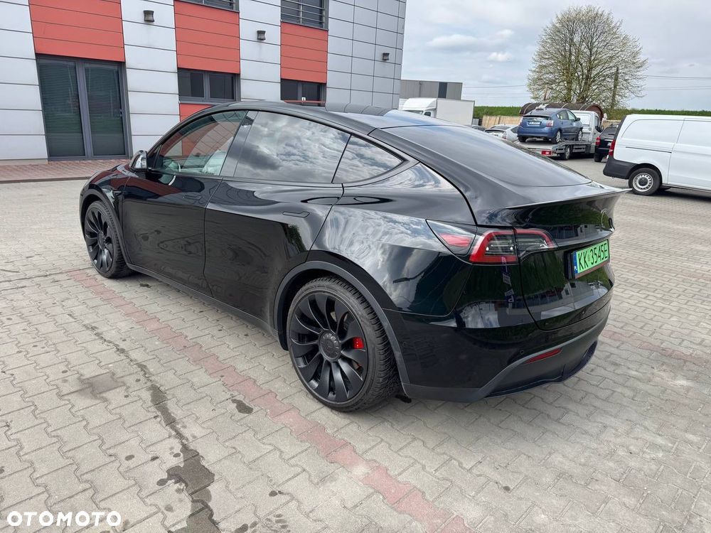 Tesla Model Y Long Range AWD - 4