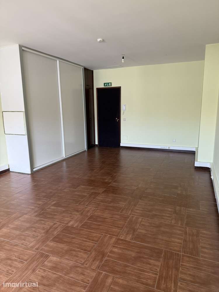 Escritório para arrendar no centro do Porto - Grande imagem: 2/7