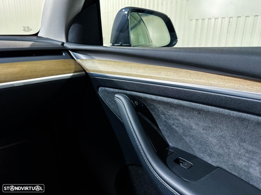 Tesla Model Y Long Range Dual Motor AWD - 33