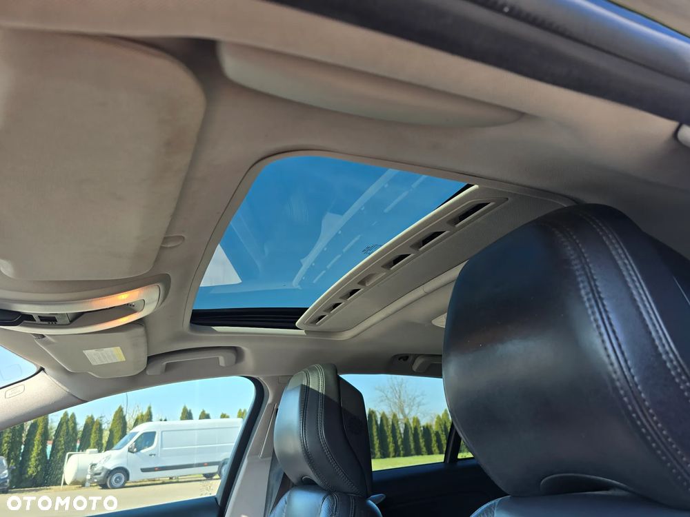 Volvo V60 D6 AWD Plug-in Hybrid R-Design Summum - 36