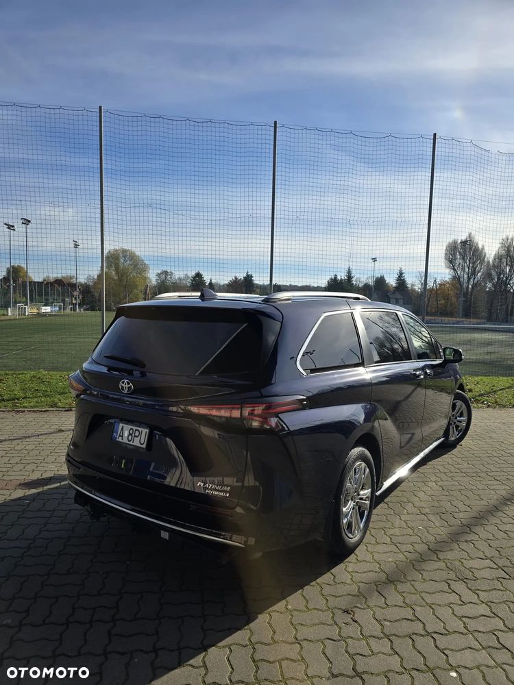 Toyota Sienna - 5