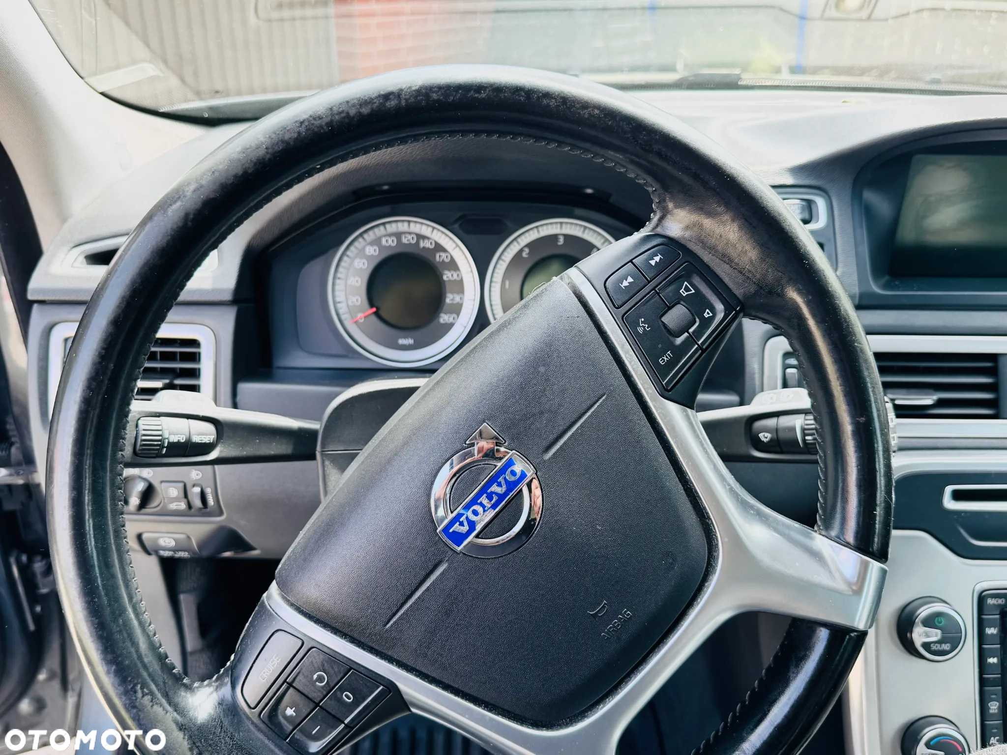 Volvo V70 D5 Momentum - 8