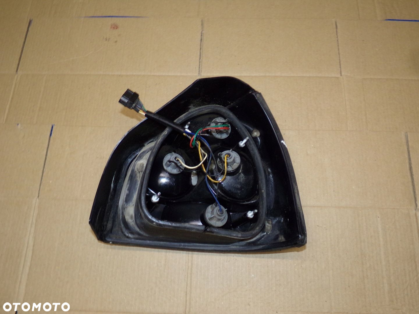 LAMPA LEWA TYŁ TYLNA WKŁAD A3 8L EUROPA - 3