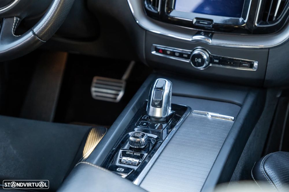 Volvo XC 60 2.0 T8 PHEV R-Design AWD - 10