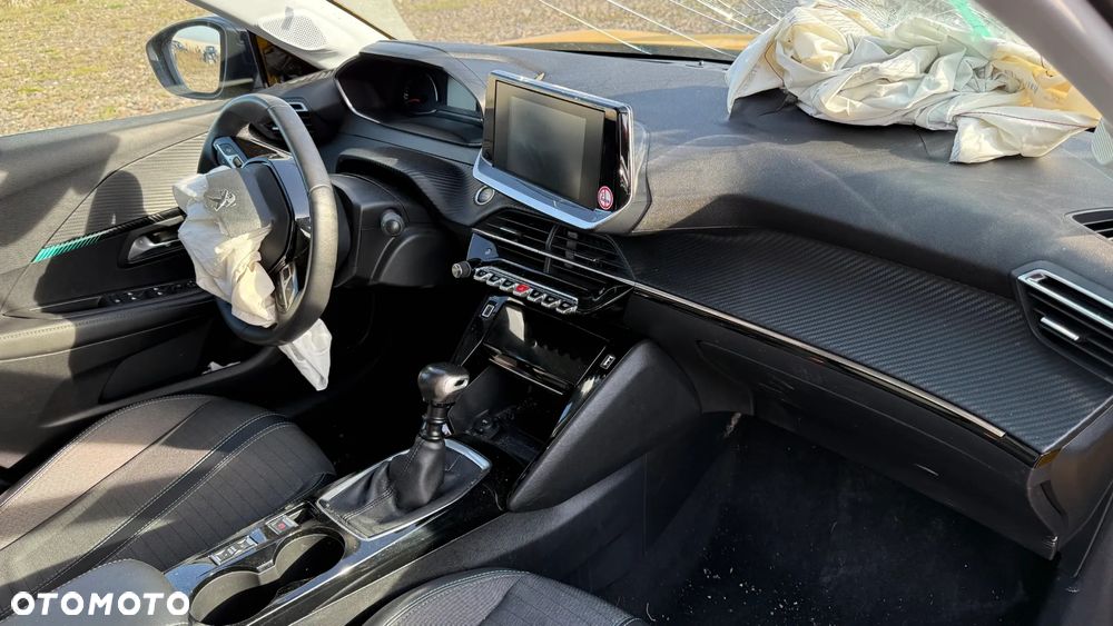 Peugeot 208 ver-1-2-puretech-allure-s-s - 15