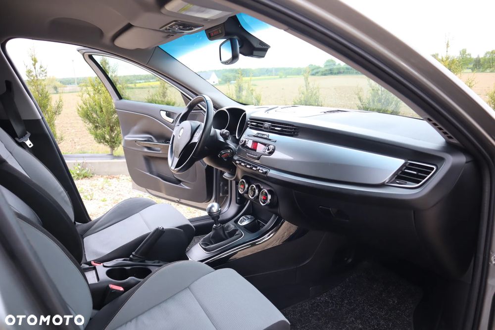 Alfa Romeo Giulietta 1.6 JTDM Distinctive - 10