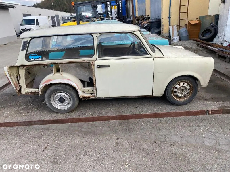 TRABANT KOMBI - 3