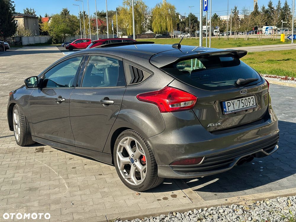 Ford Focus 2.0 EcoBoost ST mit Leder-Sport-Paket - 28