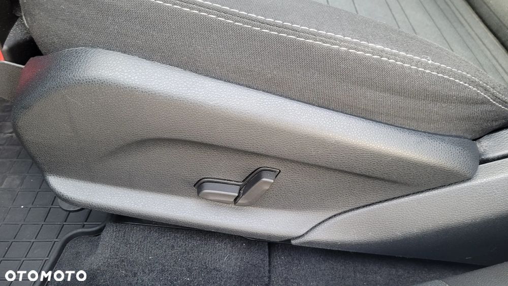 Mercedes-Benz GLC - 33