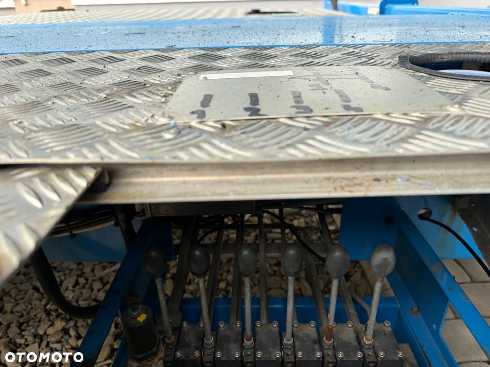 KLAAS 21/31TSP Dźwig Dekarski żuraw zwyżka podnośnik 31m. udźwig 1800kg max. Silnik Yanmar 3cyl. Dźwig Sterowany całkowicie zdalnie z pilota. Do 3,5 tony Transportowanie samochodem osobowym! Podwieszana oś Hydr. Własny Napęd Hydr. na 2 koła w terenie. Maszyna jak Nowa 2,5 tyś mtg. 2013r. Po serwisach Dekra BMWT. Sprowadzona z Norwegii. Nie różni się od nowej z salonu. Pełna Hydraulika w maszynie. Najbogatsza wersja. OKAZJA 230volt. Zero zużycia! - 16