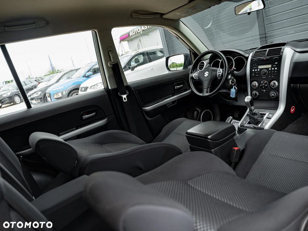Suzuki Grand Vitara 2.0 Comfort + Family - 17