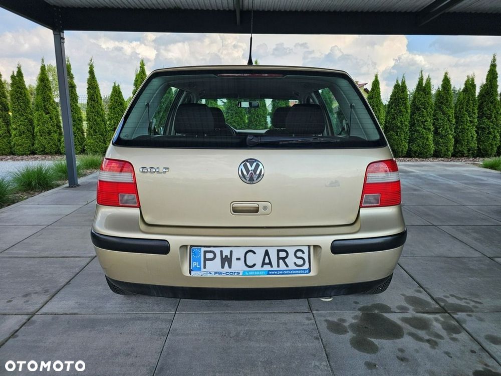Volkswagen Golf - 8