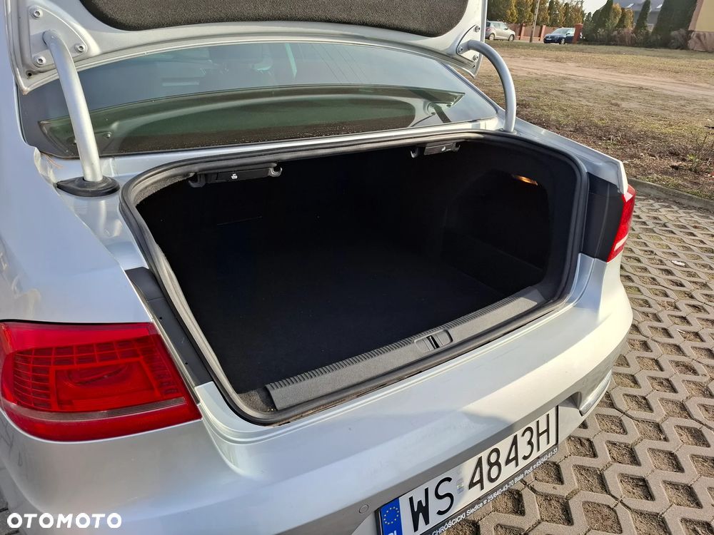 Volkswagen Passat 1.6 TDI BlueMotion Technology R-Line - 37