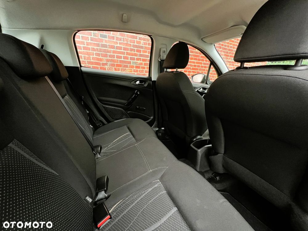 Peugeot 208 - 16