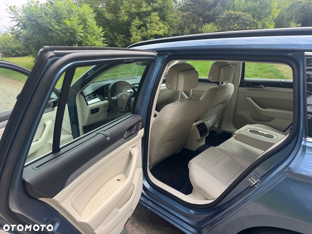 Volkswagen Passat - 11