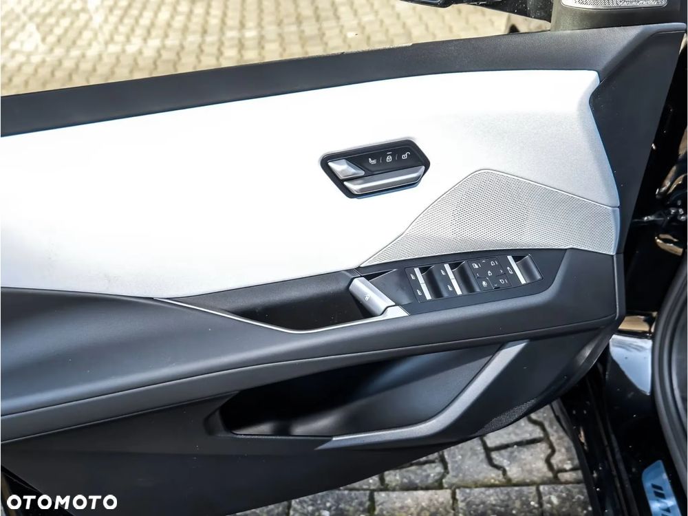 BMW iX3 - 12