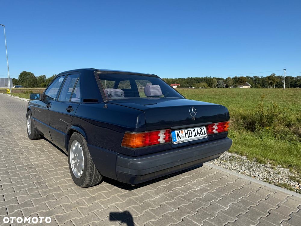 Mercedes-Benz W201 (190) - 7