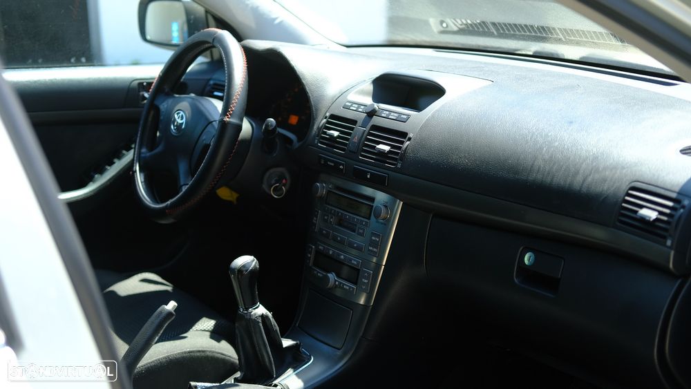 Toyota Avensis 2.0 D-4D - 7