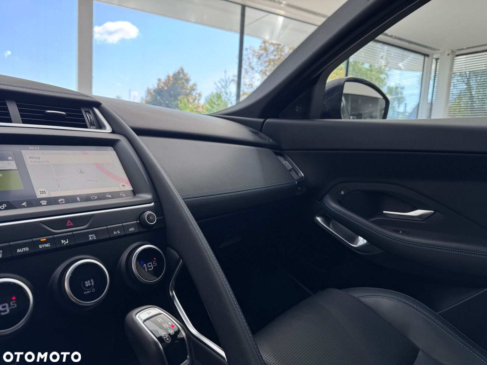 Jaguar E-Pace 2.0 i4D AWD R-Dynamic S - 30