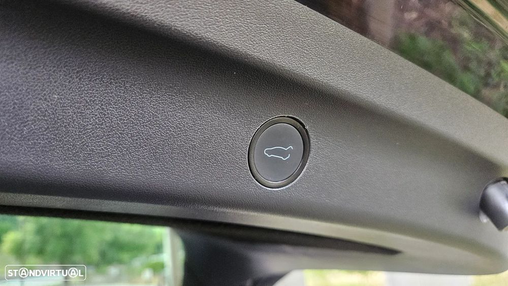Tesla Model Y Long Range Dual Motor AWD - 36