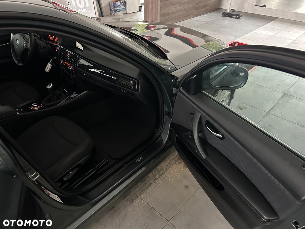 BMW Seria 3 320i - 24