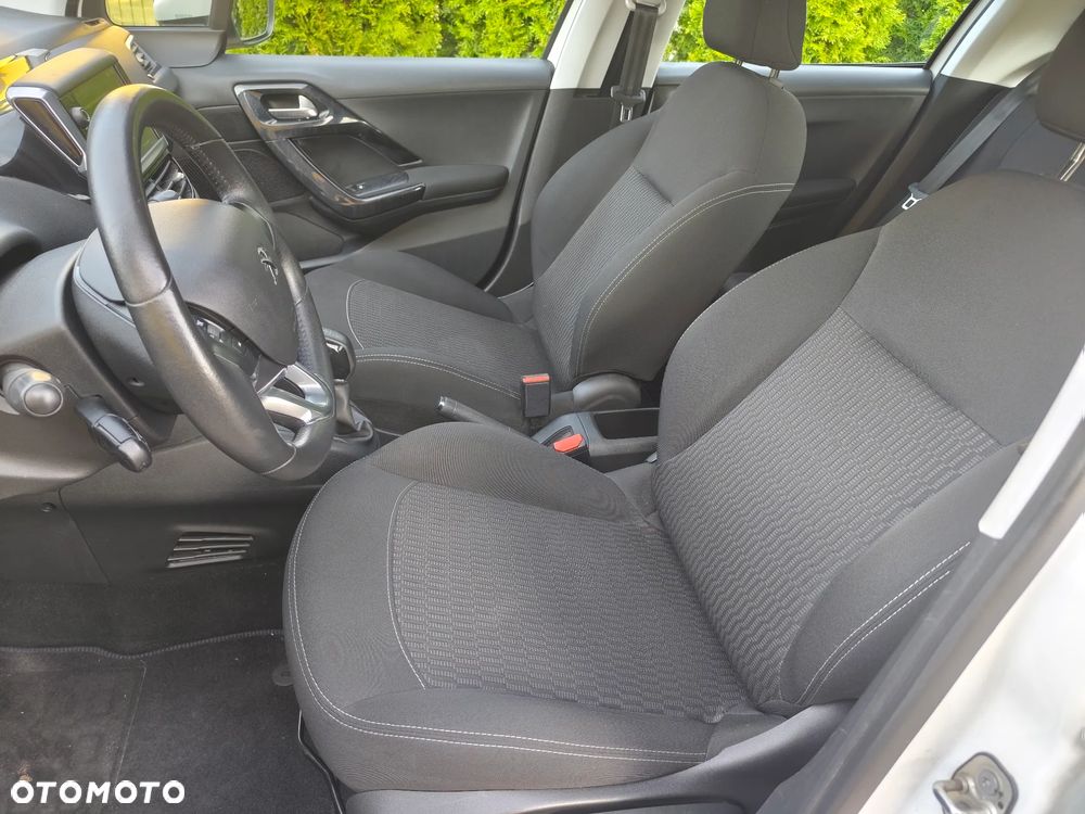Peugeot 208 PureTech 82 Active - 12