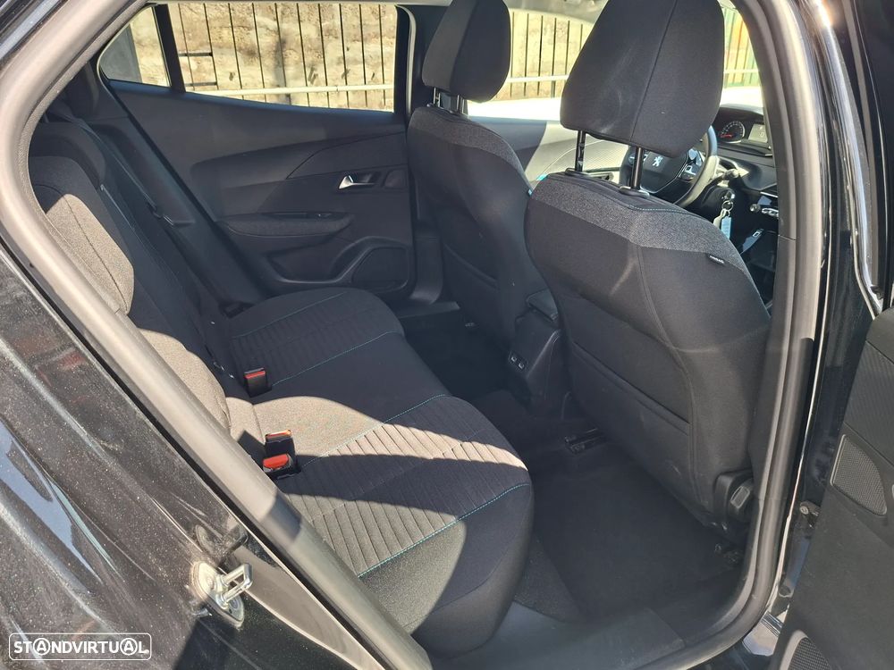 Peugeot 2008 PureTech 130 EAT8 Active - 23