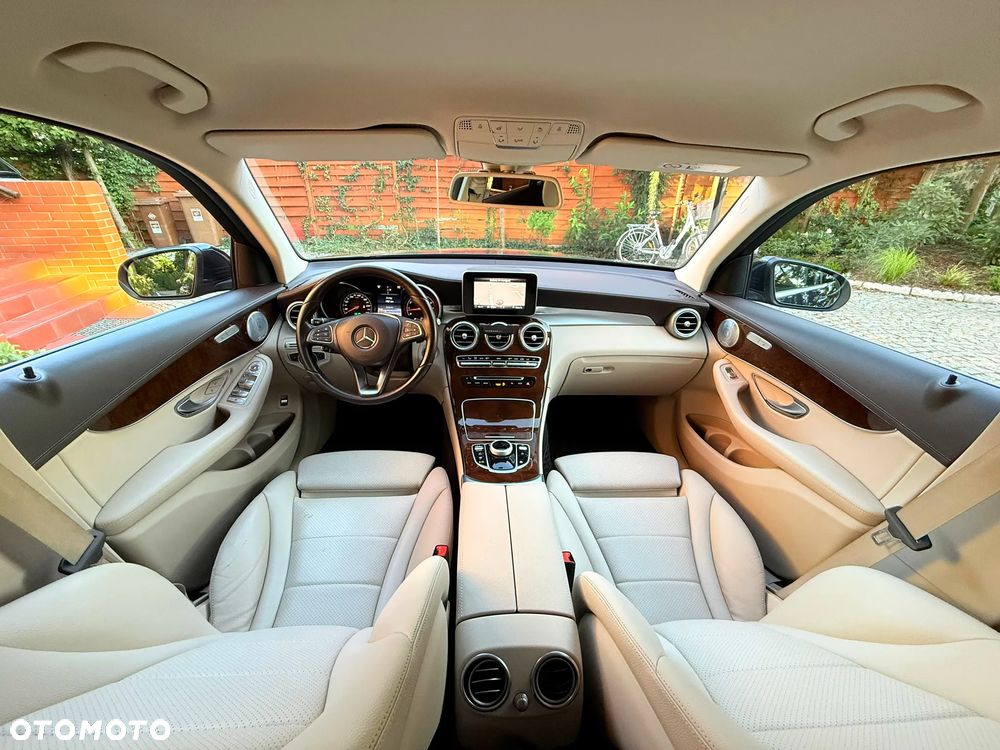 Mercedes-Benz GLC - 32