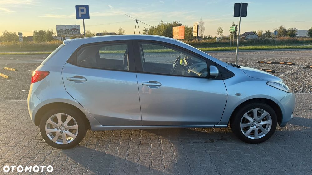Mazda 2 2008 photo 3