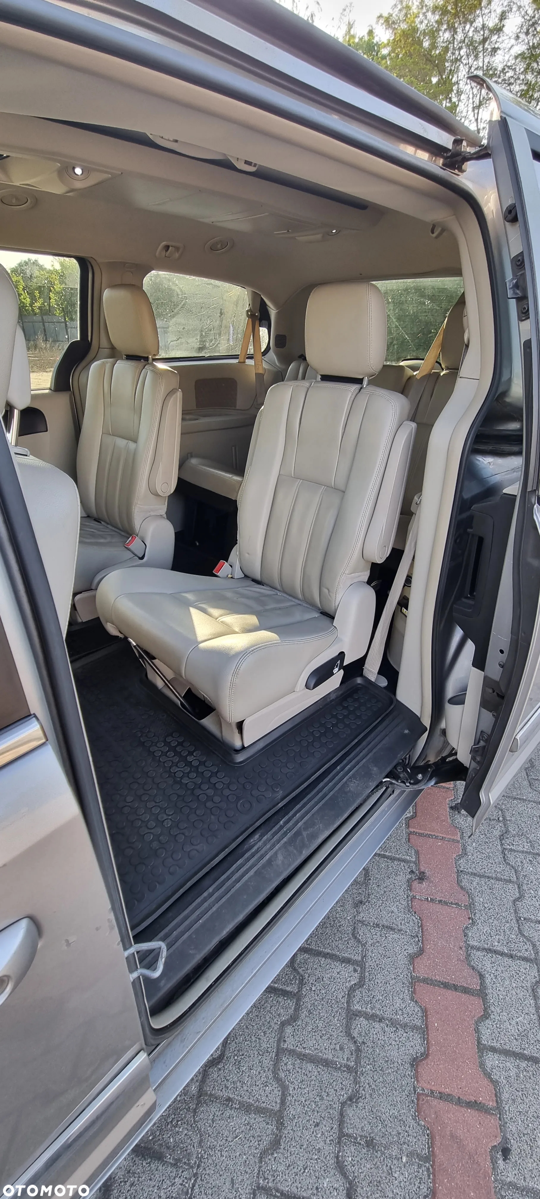 Chrysler Town & Country 3.6 Limited - 14