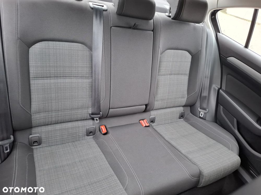 Volkswagen Passat 1.5 TSI EVO Business - 32