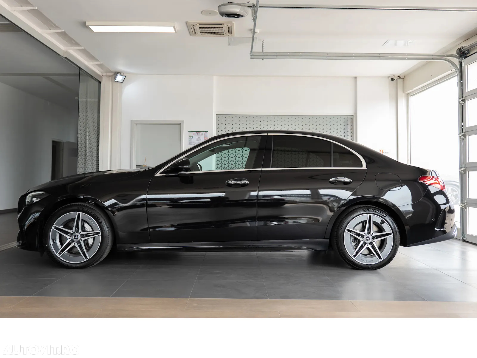 Mercedes-Benz C 300 e 4Matic 9G-TRONIC AMG Line - 7
