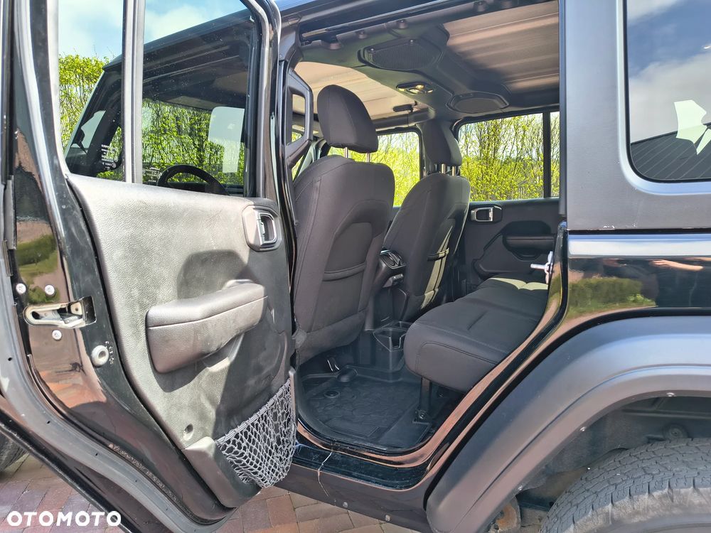 Jeep Wrangler - 24