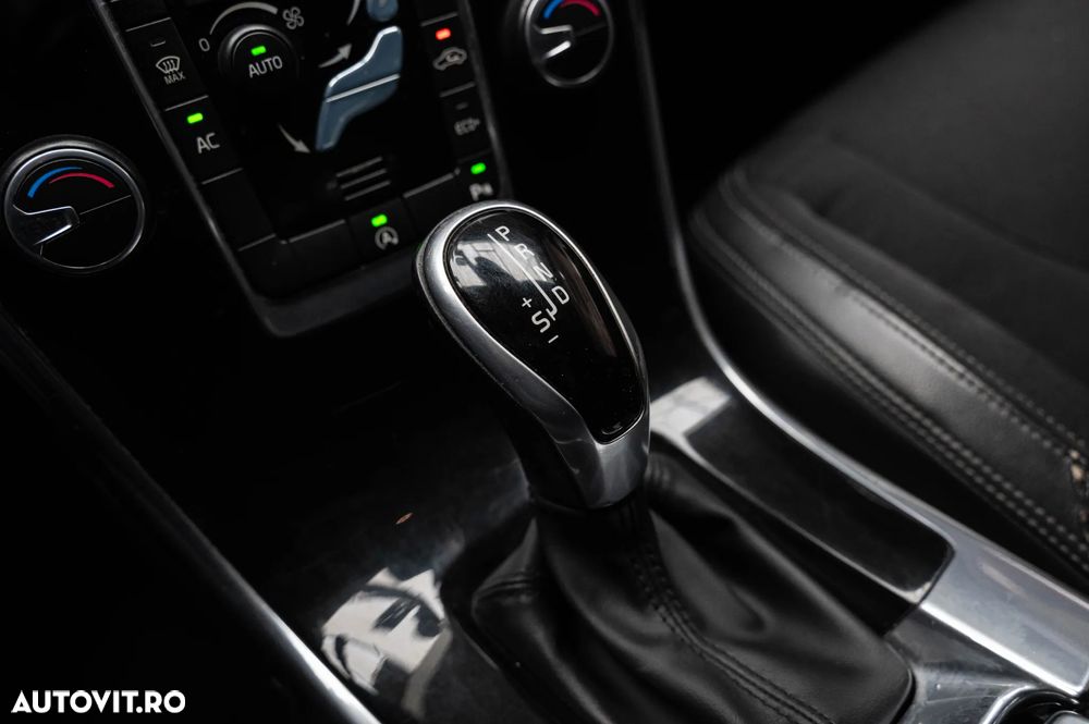 Volvo XC 60 D3 Geartronic Momentum - 15