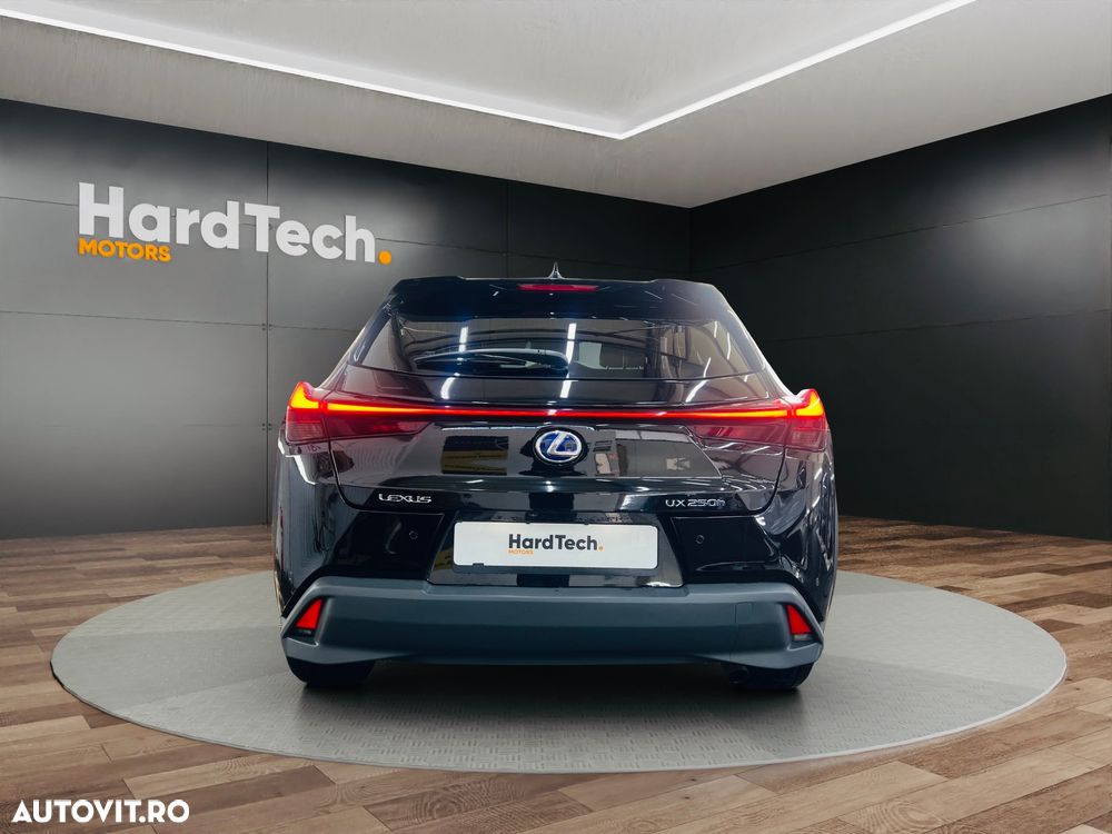 Lexus UX - 5
