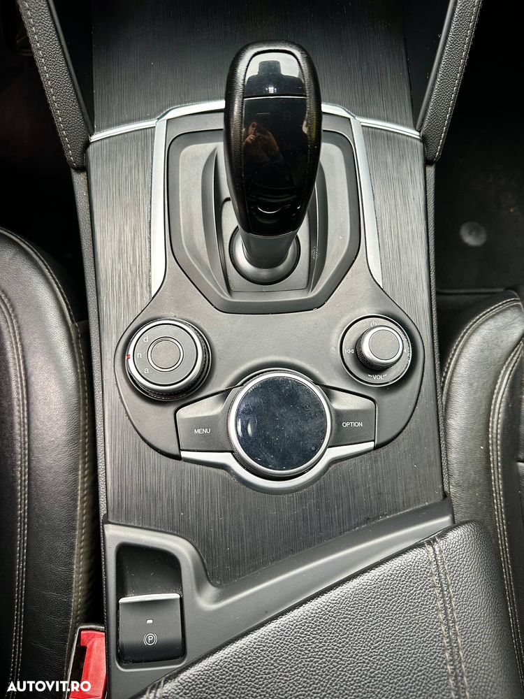 Alfa Romeo Stelvio 2.0 Turbo 16V AT8-Q4 Executive - 7