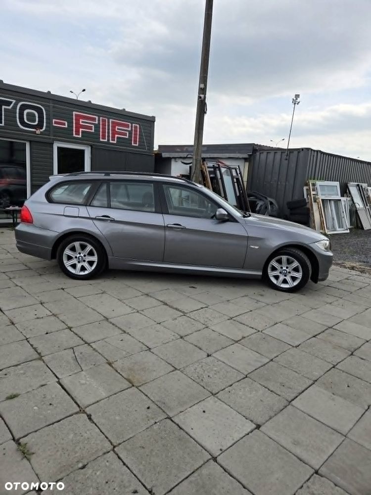 BMW Seria 3 320i - 2