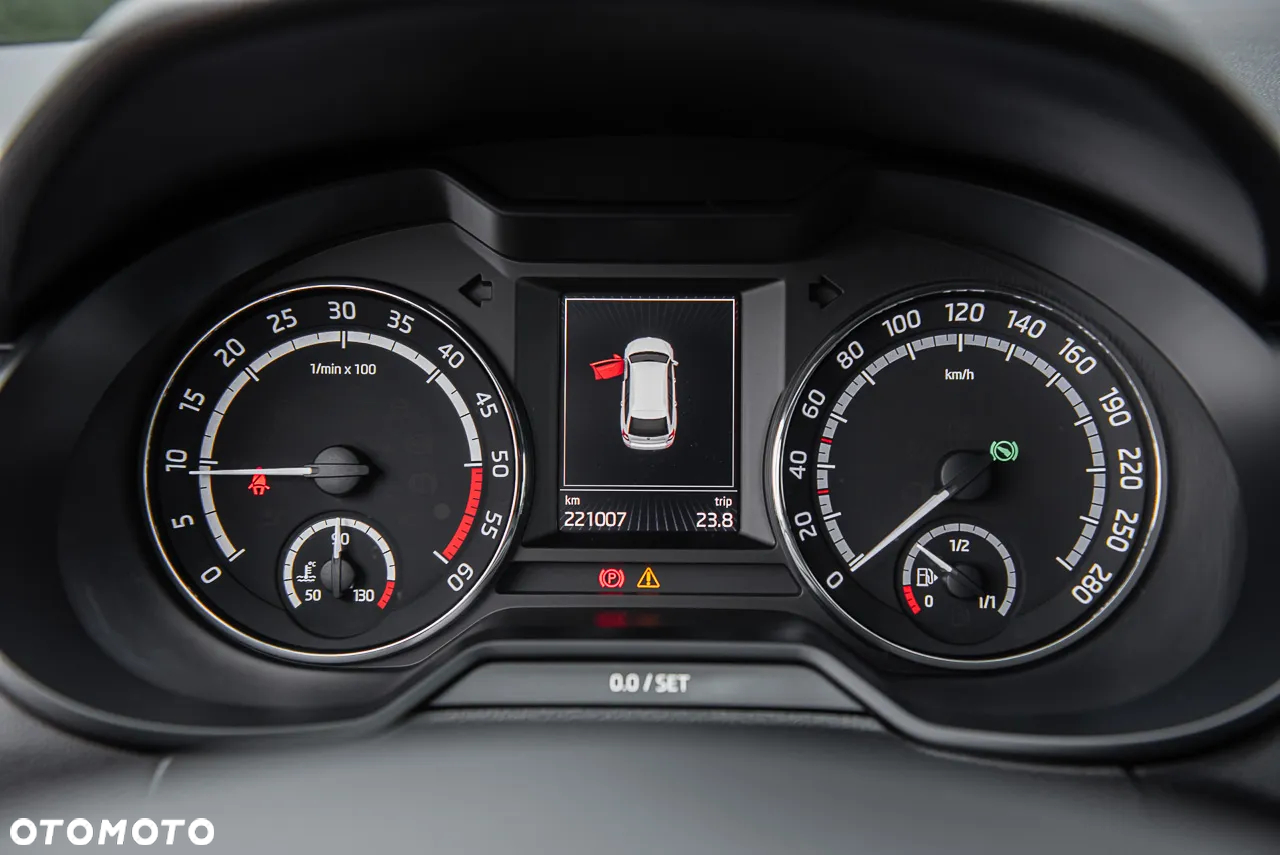 Skoda Octavia Combi 2.0 TDI 4x4 DSG RS - 19