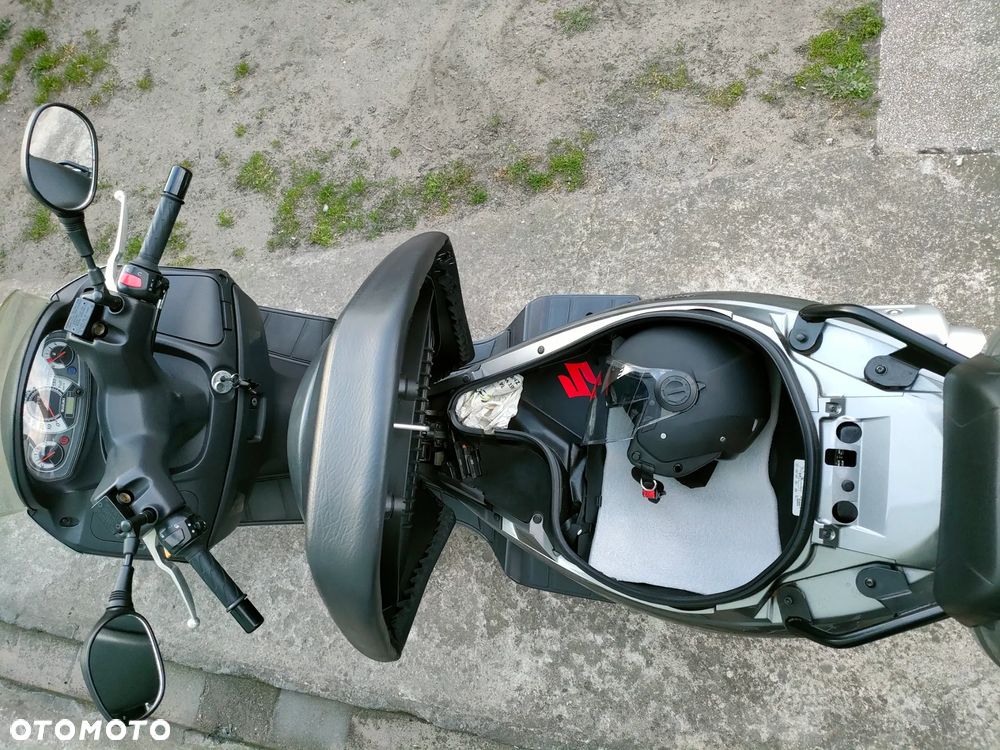Suzuki Burgman - 6