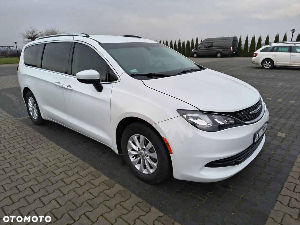 Chrysler Pacifica - 3