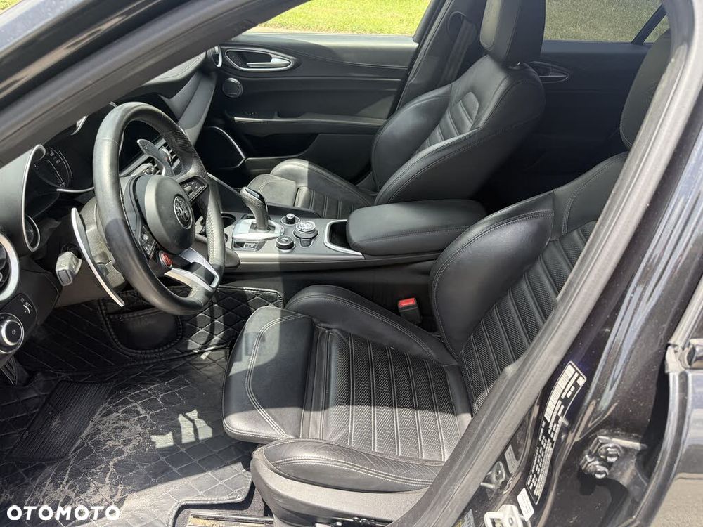 Alfa Romeo Giulia 2.0 Turbo 16V AT8 Veloce - 10