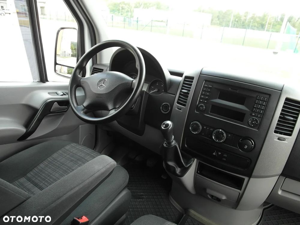 Mercedes-Benz Sprinter - 10