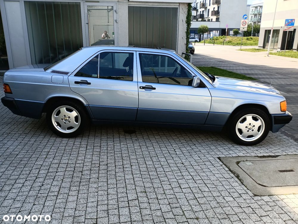 Mercedes-Benz W201 (190) - 10