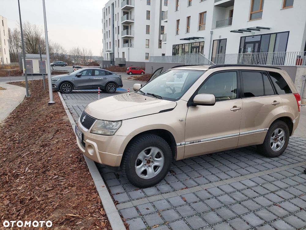 Suzuki Grand Vitara 2.0 - 1