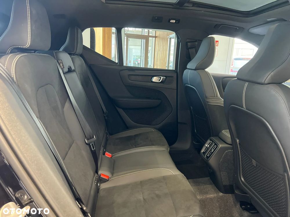 Volvo XC 40 B4 B DKG Ultra Black Edition - 7