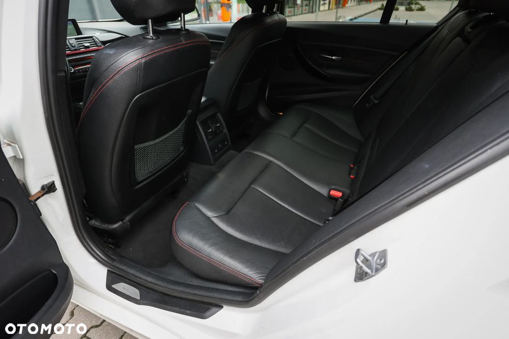 BMW Seria 3 320d xDrive Sport Line - 26