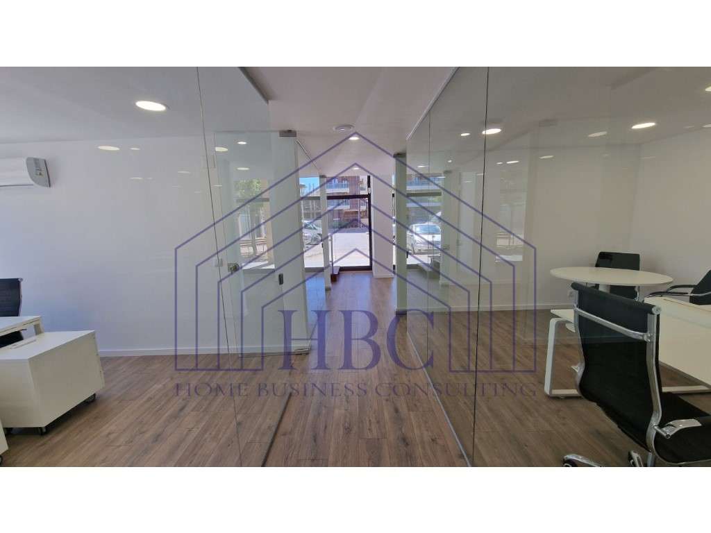 Espaço comercial com escritórios situado na Urbanização dos Terraço... - Grande imagem: 4/20