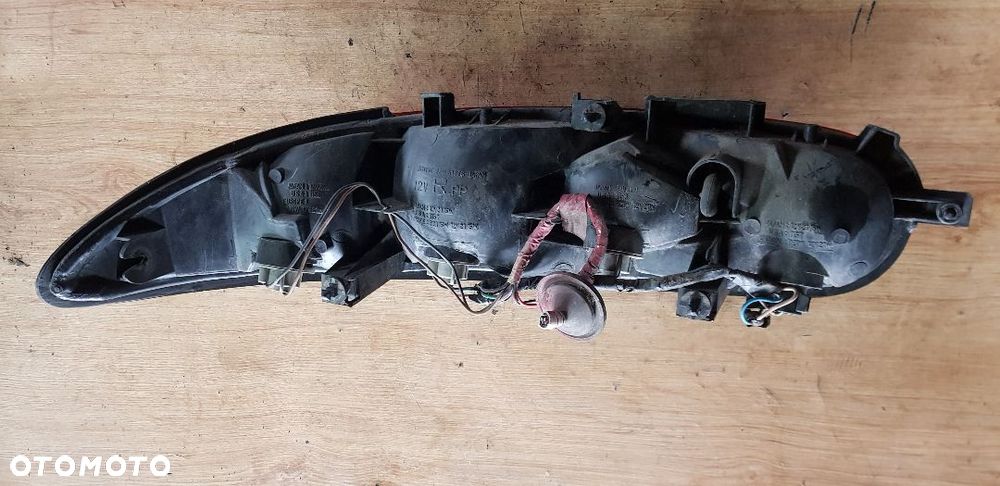 MAZDA MX3  91-98 LAMPA TYŁ PRAWA - 2